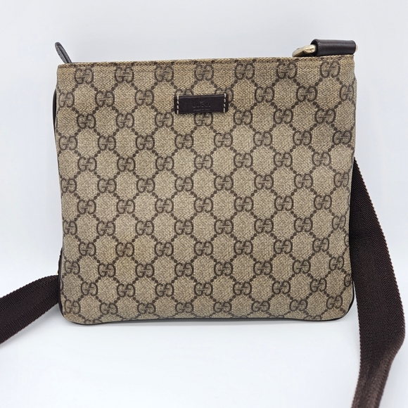 Authentic Gucci GG Supreme Shoulder Bag #4203M